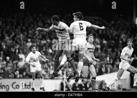 Gary Mabbutt et John Barnes Tottenham Hotspur v Watford FA Cup semi finale 11/4/87 Banque D'Images