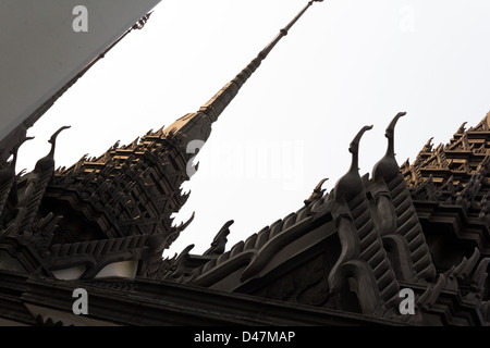 Loha Prasat en fer temple Wat Ratchanatdaram Worawihan, Bangkok, Thaïlande Banque D'Images