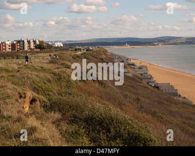 Barton sur mer Hampshire England UK à vers Château de Hurst et l'île de Wight Banque D'Images