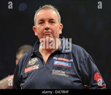 07.03.2013 Nottingham, Angleterre. Phil Taylor lors de la ronde 5 de la Premier League Darts de la Capital FM Arena. Banque D'Images
