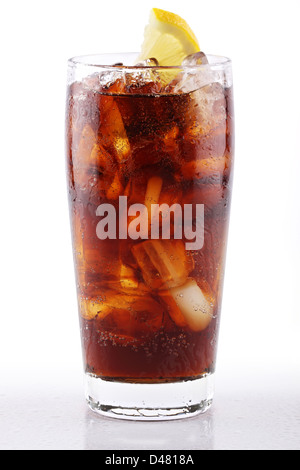 Soda glacé avec tranche de citron Banque D'Images