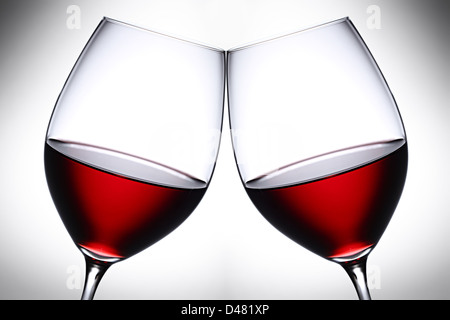 Une paire de verres à vin rouge Banque D'Images