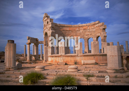 Le marché à la spectaculaire ruines de Leptis Magna près de Al Khoms (Libye) Banque D'Images