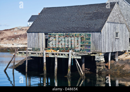 Les casiers à homard et cabanes de pêche dans le petit village de pêcheurs et de destination touristique de Peggy's Cove, en Nouvelle-Écosse, Canada. Banque D'Images