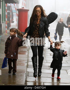 Myleen Klass vu sur l'école s'exécuter sur un matin brumeux à Highgate, au nord de Londres. WFPA Crédit/Alamy Live News Banque D'Images