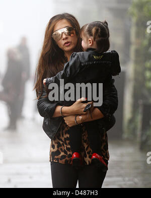 Myleen Klass vu sur l'école s'exécuter sur un matin brumeux à Highgate, au nord de Londres. WFPA Crédit/Alamy Live News Banque D'Images