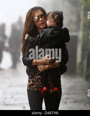 Myleen Klass vu sur l'école s'exécuter sur un matin brumeux à Highgate, au nord de Londres. WFPA Crédit/Alamy Live News Banque D'Images