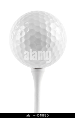 Balle de golf sur tee in front of white background