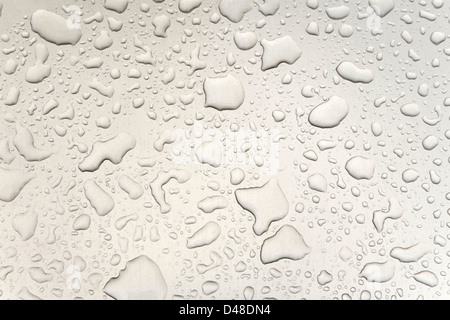 Les gouttes d'eau sur le verre Banque D'Images