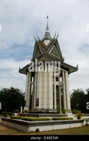 La pagode à crâne les champs de la Mort de Choeung Ek, à Phnom Penh, Cambodge Banque D'Images