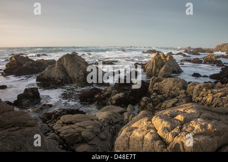 Scenic côte rocheuse le long de l'historique 17 Mile Drive dans la région de Pebble Beach en Californie Banque D'Images