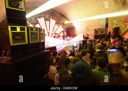 Rave party club discothèque warehouse acid house Banque D'Images
