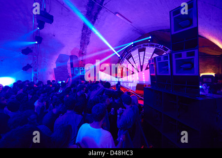 Rave party club discothèque warehouse acid house Banque D'Images