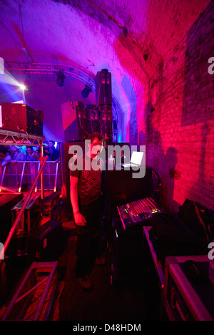 Rave party club discothèque warehouse acid house Banque D'Images