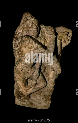 Vishnukundina ou Chalukya orientale datant du vie siècle après JC sculpture en pierre d'un Dvarapalaka (guerrier gardien de porte) Vijayawada, Andhra Prades Inde Banque D'Images