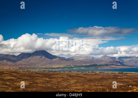 Une vue sur Broadford, Isle of Skye, Highlands, Scotland, UK Banque D'Images