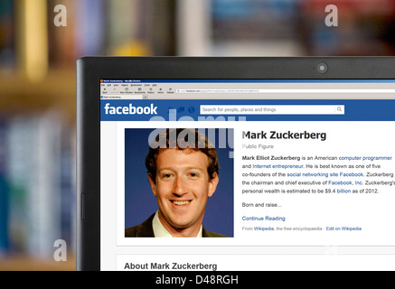 Le profil Facebook de Mark Zuckerberg, l'un des fondateurs, visibles sur l'ordinateur portable Banque D'Images