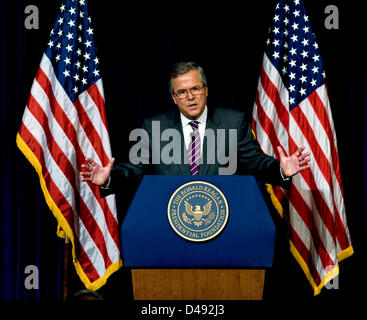 Simi Valley, Californie, USA. 8 mars 2013. Ancien gouverneur de Floride Jeb Bush parle de l'immigration et d'autres sujets en cours de débat à la bibliothèque Ronald Reagan.(Image Crédit : Crédit : Brian Cahn/ZUMAPRESS.com/Alamy Live News) Banque D'Images