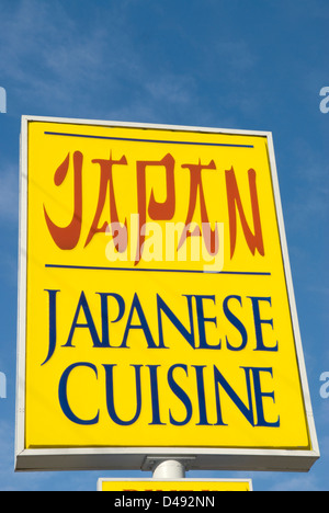 La Cuisine japonaise Restaurant sign Lancaster SC USA. Banque D'Images