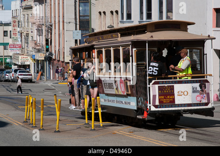 San Francisco, USA, un téléphérique de touristes Banque D'Images