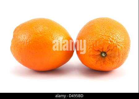 Deux fruits oranges sur fond blanc Banque D'Images