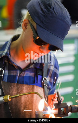 Berlin, Allemagne, mécanicien industriel en centre de formation des apprentis de soudure dans le GSN Banque D'Images