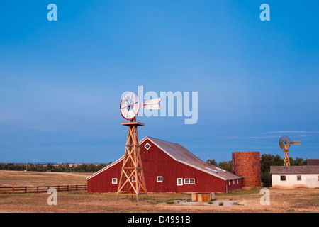 Vieille Grange rouge au 17mile House Farm Park, Colorado. Banque D'Images