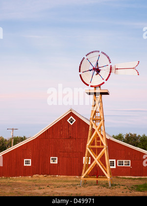 Vieille Grange rouge au 17mile House Farm Park, Colorado. Banque D'Images