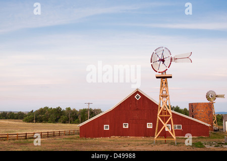 Vieille Grange rouge au 17mile House Farm Park, Colorado. Banque D'Images