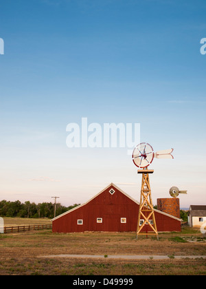 Vieille Grange rouge au 17mile House Farm Park, Colorado. Banque D'Images