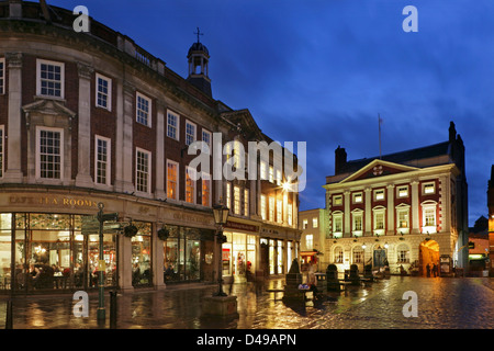 Betty's thé et le Mansion House, St Helen's Square, York, Yorkshire, Royaume-Uni. Banque D'Images