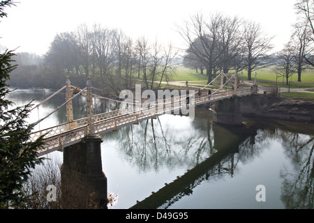 Hereford, le Victoria pont suspendu au-dessus de la rivière Wye. Banque D'Images