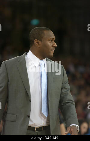 Glasgow, UK, 09 mars 2013. Requins Sheffield Atiba coach Lyon lors de la finale du Trophée BBL contre Leicester Riders à l'Emirates Arena de Glasgow. Colin Edwards Crédit / Alamy Live News Banque D'Images