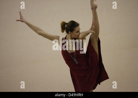 Gdynia, Pologne. 9 mars 2013. Polish meilleur gymnaste, athlète olympique de Beijing (2008) et de Londres (2012) Joanna Mitrosz termine sa carrière sportive au cours de la gymnastique artistique de Grand Prix Polonais de Gdynia. Credit : Michal Fludra / Alamy Live News Banque D'Images