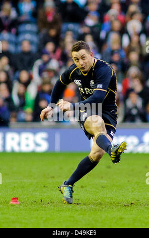 Edinburgh, Royaume-Uni. 9 mars, 2013. Greig Laidlaw kicks une pénalité, l'Écosse v Pays de Galles, Tournoi RBS 6 Nations, le stade de Murrayfield 09/03/13 (c) Colin Lunn Banque D'Images