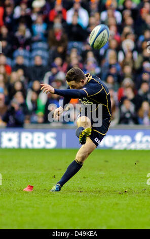 Edinburgh, Royaume-Uni. 9 mars, 2013. Greig Laidlaw kicks une pénalité, l'Écosse v Pays de Galles, Tournoi RBS 6 Nations, le stade de Murrayfield 09/03/13 (c) Colin Lunn Banque D'Images