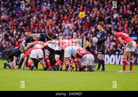 Edinburgh, Royaume-Uni. 9 mars, 2013. Les deux équipes se préparent à la mêlée, Ecosse v Pays de Galles, Tournoi RBS 6 Nations, le stade de Murrayfield 09/03/13 (c) Colin Lunn Banque D'Images