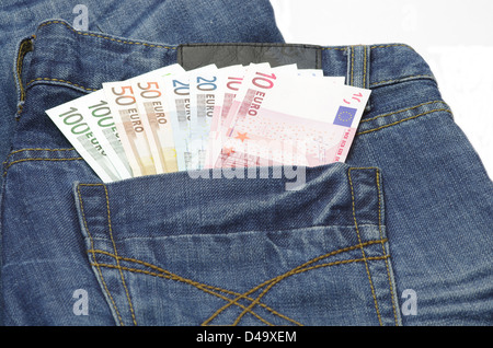 L'argent (euro) dans une poche de jeans Banque D'Images