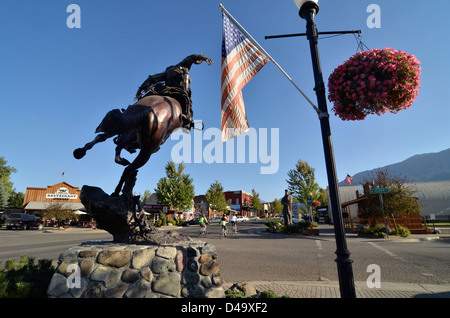 Attitude Adjustment, une statue en bronze par Austin Barton, sur la rue Main à Joseph, Oregon. Banque D'Images