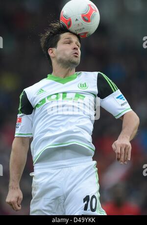 Freiburg, Allemagne, 9 mars 2013. Joueur de Wolfsburg Diego joue un en-tête pendant le match de football de la Bundesliga entre Fribourg et VfL Wolfsburg à Freiburg, Allemagne, le 9 mars 2013. Photo : Patrick Seeger/dpa/Alamy Live News Banque D'Images