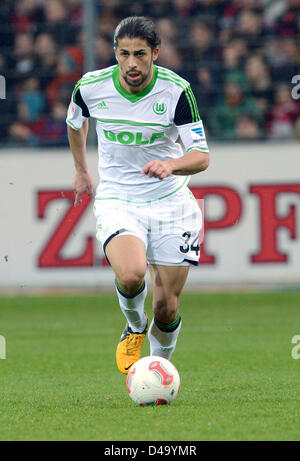 Freiburg, Allemagne, 9 mars 2013. Wolfsburg's player Ricardo Rodríguezcontrols la balle pendant le match de football de la Bundesliga entre Fribourg et VfL Wolfsburg à Freiburg, Allemagne, le 9 mars 2013. Photo : Patrick Seeger/dpa/Alamy Live News Banque D'Images