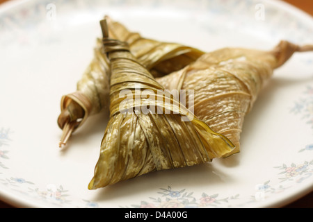 Des boulettes de riz glutineux en forme triangulaire de Haadyai Banque D'Images