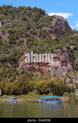 Des tombes lyciennes, lieu de sépulture dans les rochers en ville antique Kaunos, Delta Dalyan, Egée turque, la Turquie, l'Asie Banque D'Images