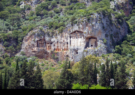 Des tombes lyciennes, lieu de sépulture dans les rochers en ville antique Kaunos, Delta Dalyan, Egée turque, la Turquie, l'Asie Banque D'Images