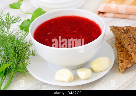 Soupe nationale russe et ukrainien le bortsch rouge Banque D'Images