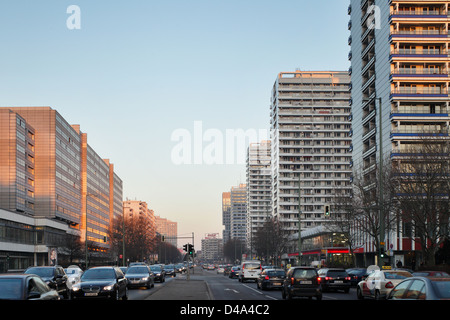 Berlin, Allemagne, Leipziger Strasse à Berlin-Mitte dans la lumière du soir Banque D'Images