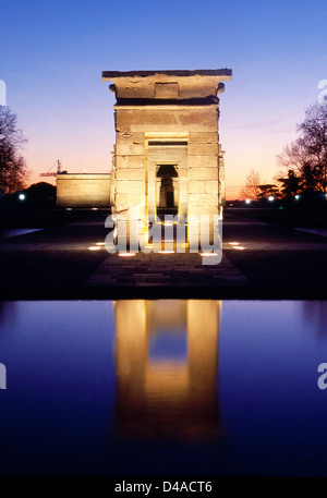 Temple de Debod la nuit. Madrid, Espagne. Banque D'Images