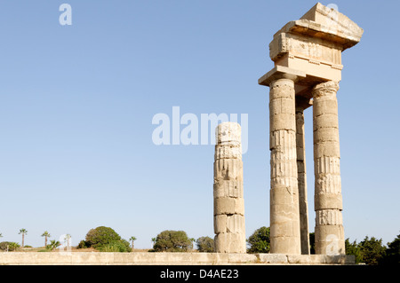 Rhodes. La Grèce. Autres colonnes du 3e siècle avant J.-C. Temple de Pythiques Apollo sur Monte Smith, une colline à l'ouest de la ville de Rhodes. Banque D'Images