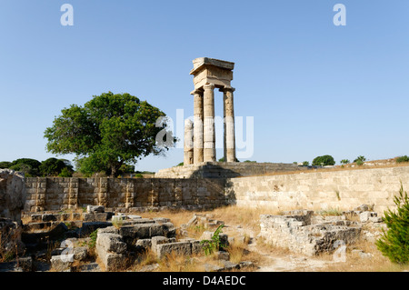 Rhodes. La Grèce. Autres colonnes du 3e siècle avant J.-C. Temple de Pythiques Apollo sur Monte Smith, une colline à l'ouest de la ville de Rhodes. Banque D'Images