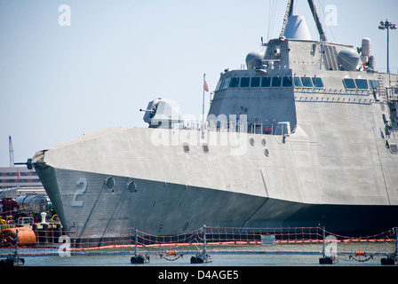United States Littoral Lutte contre le USS Indépendance (LCS-2) est montré à quai à la base navale de Norfolk de Norfolk, Virginie, USA, Banque D'Images